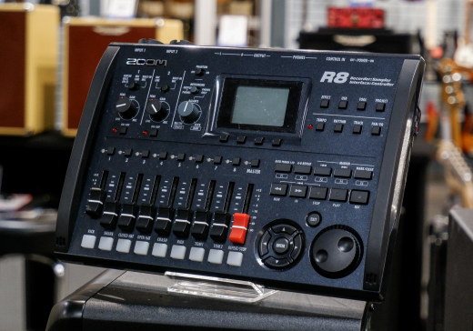 Gear Hunter | Zoom - R8 ZOOM